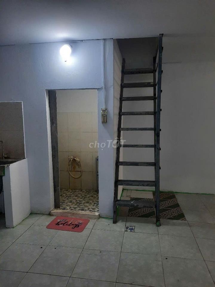 bán nhà hẻm xe hơi cách đường lê trọng tấn 100m dt  (5 x 15= 75m2)