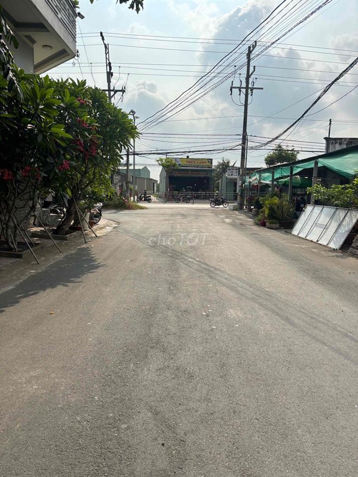 cần bán gấp lô đất Long Hoà, DT 67,7m², sổ sẵn