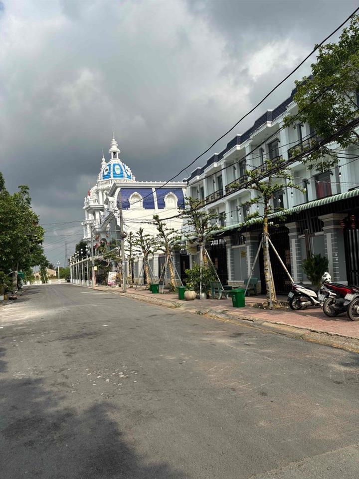 cần bán gấp lô đất Long Hoà, DT 67,7m², sổ sẵn