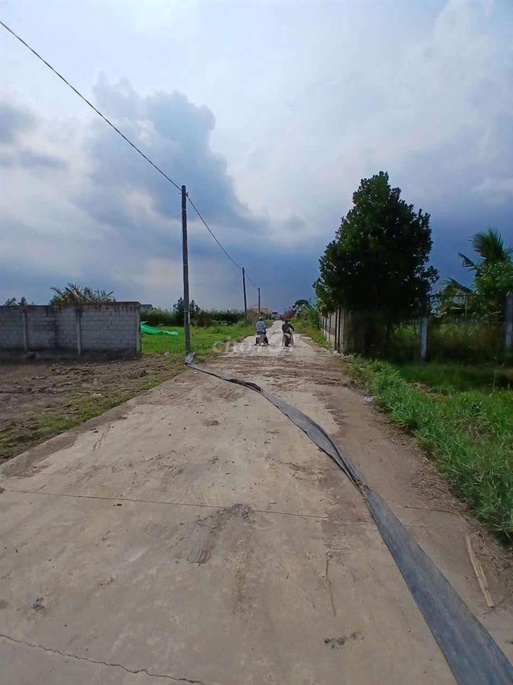 Bán gấp đất mặt tiền Nguyễn Thị Điểm huyện Tân Trụ tỉnh Long An