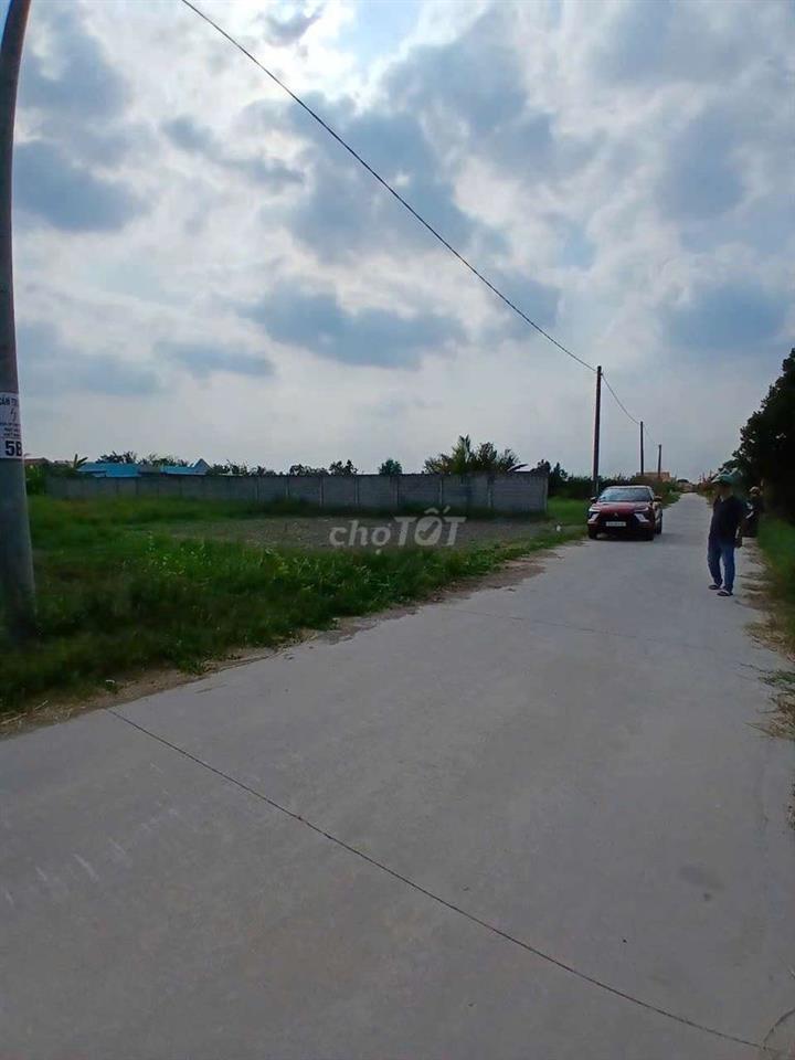 Bán gấp đất mặt tiền Nguyễn Thị Điểm huyện Tân Trụ tỉnh Long An