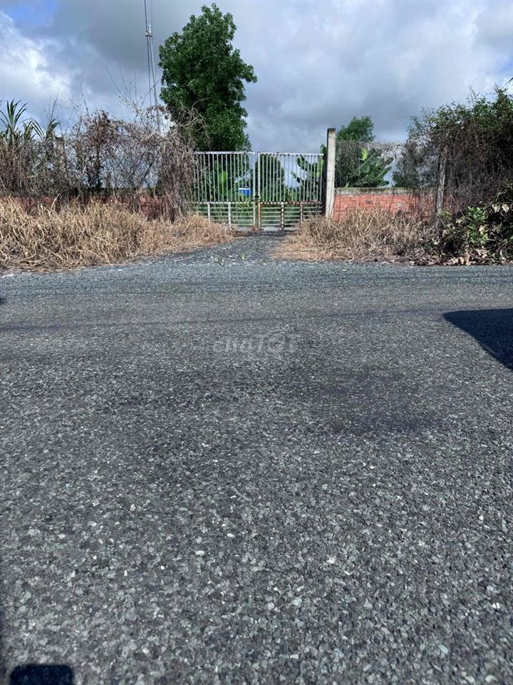 cho thuê 12.000 m2 đất vườn có 700 m2 nhà MT đường Dương thị ngọc Hoa