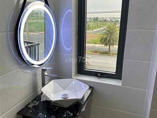 phòng mới sang trọng sạch sẽ. đầy đủ tiện ngi. khu an ninh cao cấp