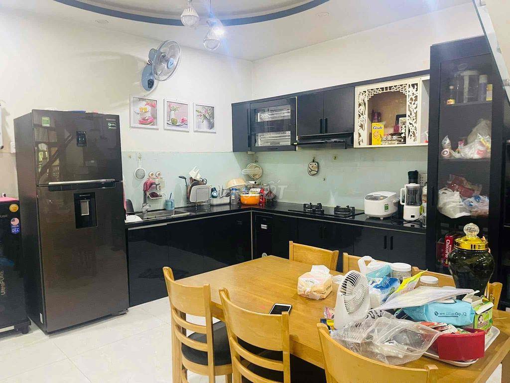 cần bán nhà 2 tầng