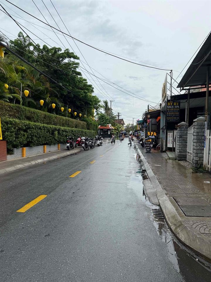 mặt tiền nguyễn phúc tần- trong phố cổ hội an