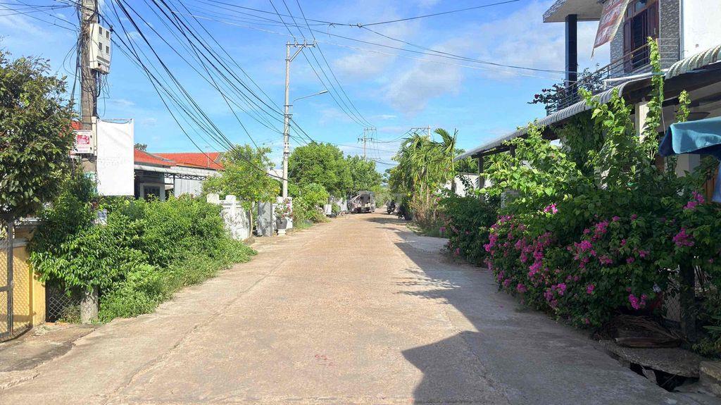 Lô đất sập hầm Duy Xuyên 200m2 full thổ cư giá chỉ 299 triệu/lô