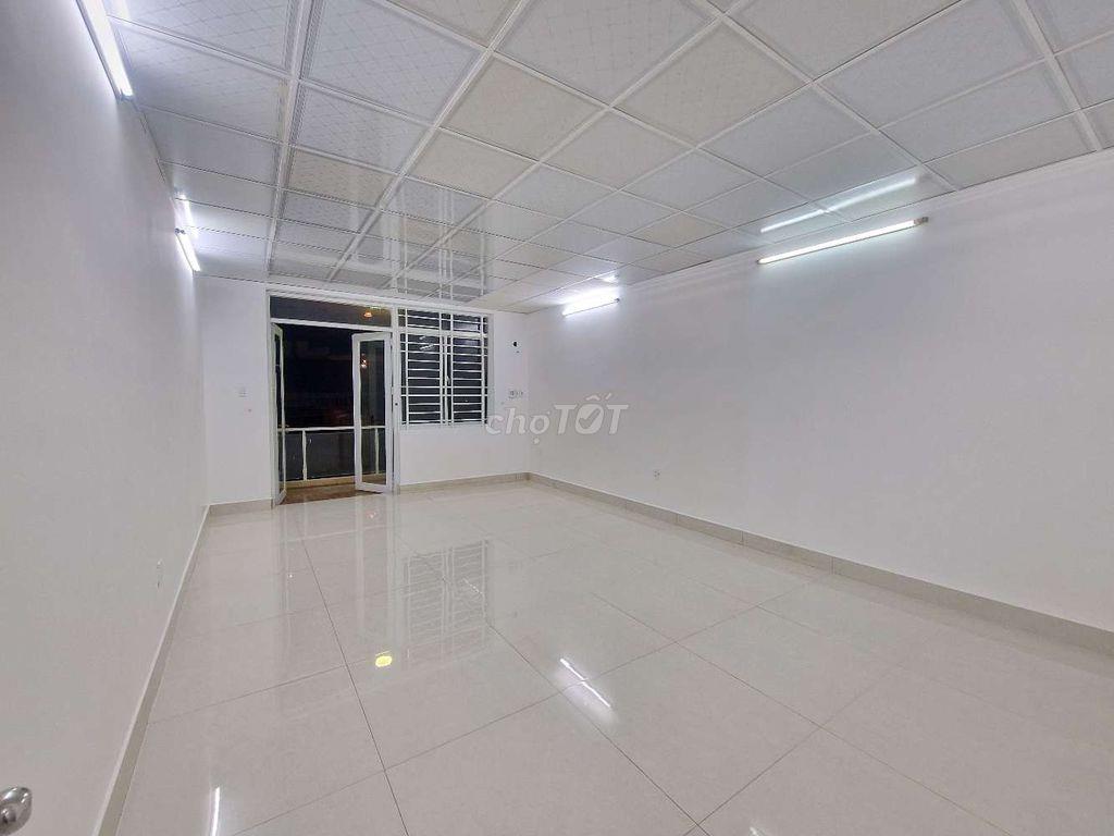 Nhà 2 MT cửa trước sau đường hoàng hoa thám cách biển 2km sỗ hồng sẵn