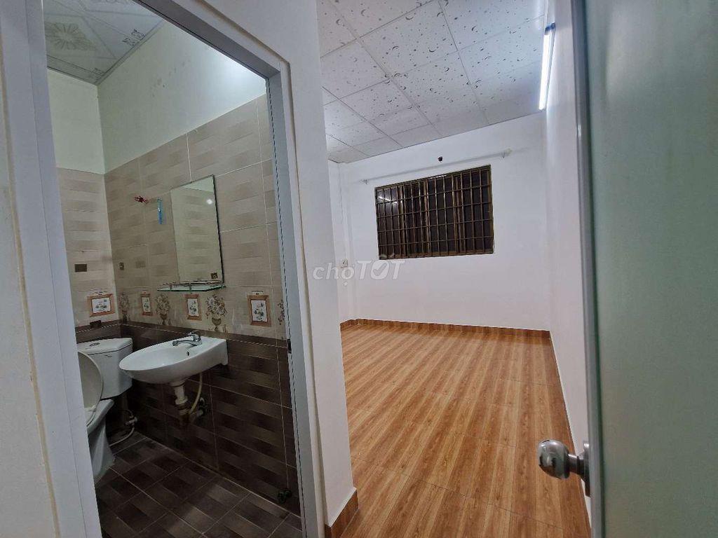 Nhà 2 MT cửa trước sau đường hoàng hoa thám cách biển 2km sỗ hồng sẵn