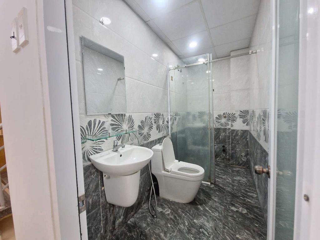 Nhà 2 MT cửa trước sau đường hoàng hoa thám cách biển 2km sỗ hồng sẵn