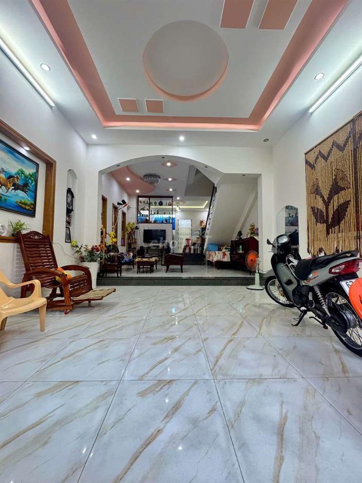 nhà 1 trệt 2 lầu