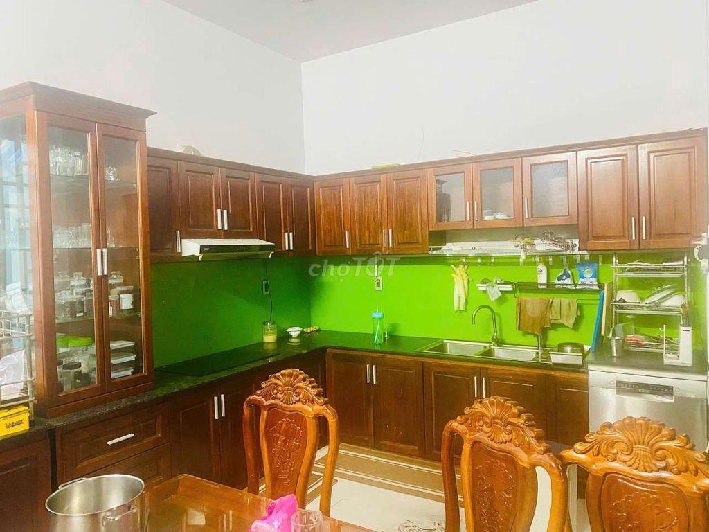 BÁN NHÀ 2 LẦU MÁI NGÓI.  GẦN GIÁO XỨ HẢI SƠN 