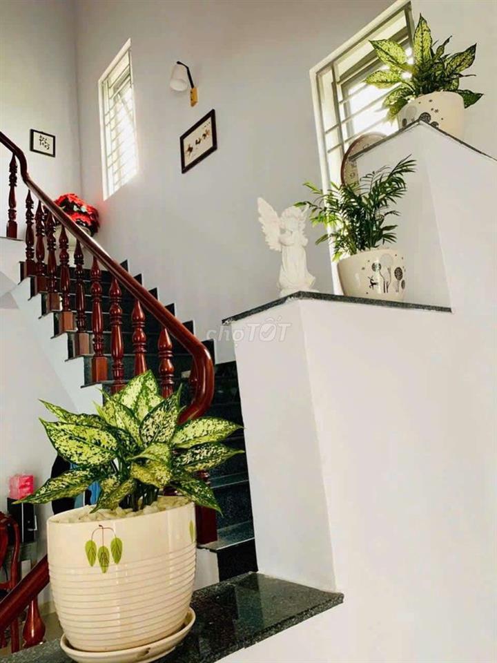 BÁN NHÀ 2 LẦU MÁI NGÓI.  GẦN GIÁO XỨ HẢI SƠN 