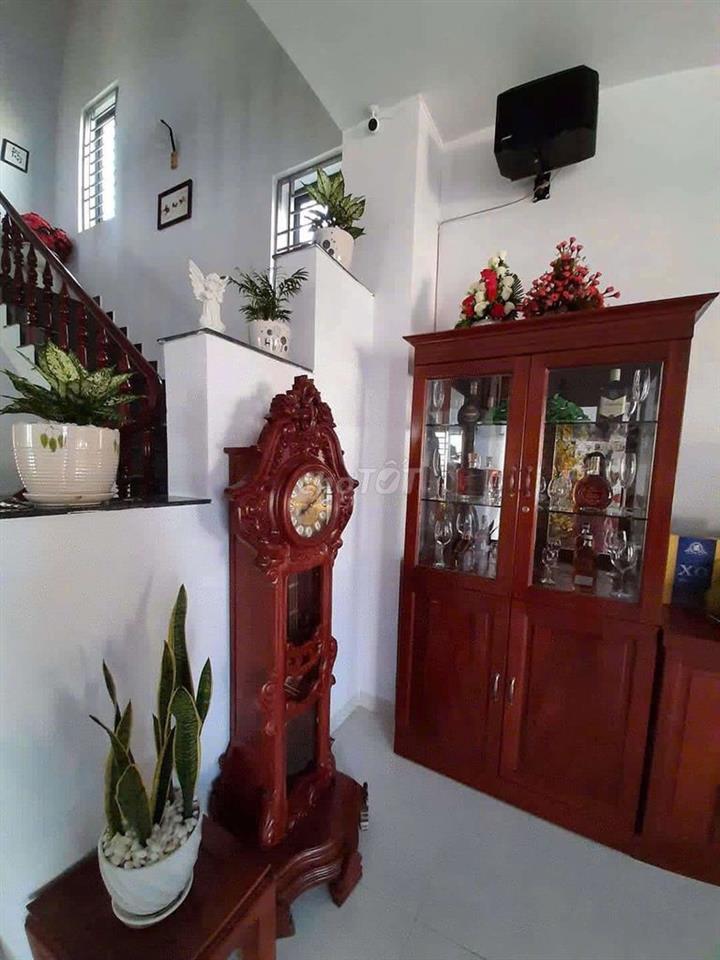 BÁN NHÀ 2 LẦU MÁI NGÓI.  GẦN GIÁO XỨ HẢI SƠN 