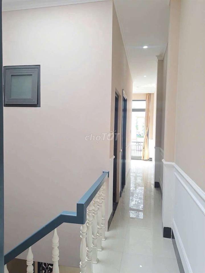 Nhà mới đẹp đang cho thuê cần tiền bán rẻ