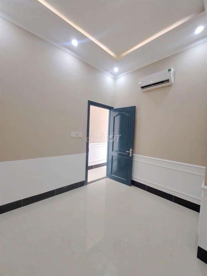 Nhà mới đẹp đang cho thuê cần tiền bán rẻ