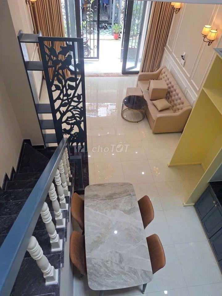 Nhà mới đẹp đang cho thuê cần tiền bán rẻ