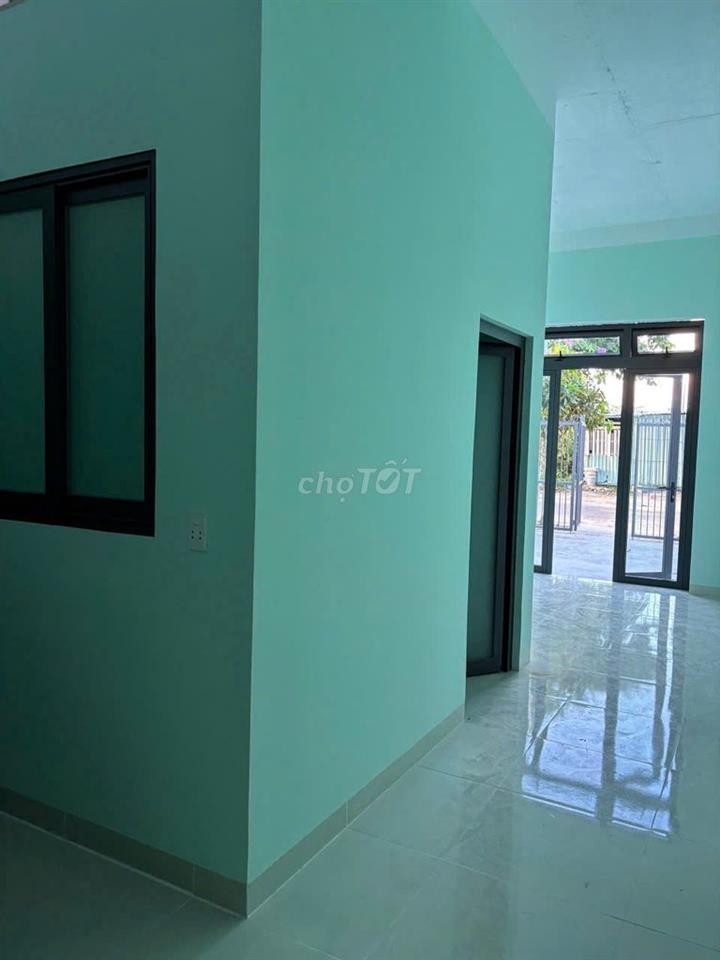 Cho Thuê lâu dài nhà mới (5*25, 2PN, 1PK, 1PB, 1WC, sân oto). Giá 4tr