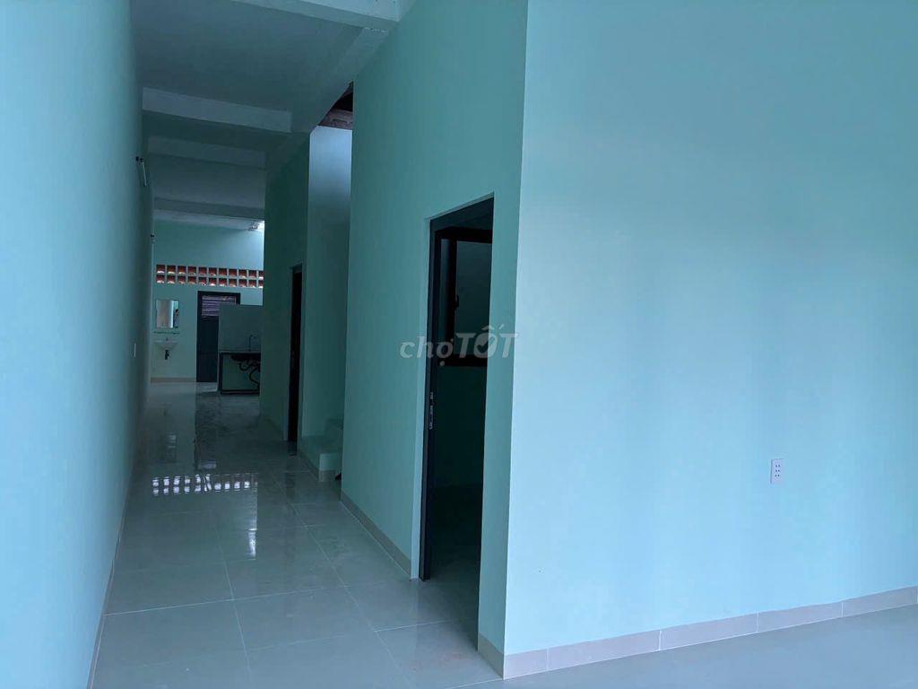 Cho Thuê lâu dài nhà mới (5*25, 2PN, 1PK, 1PB, 1WC, sân oto). Giá 4tr