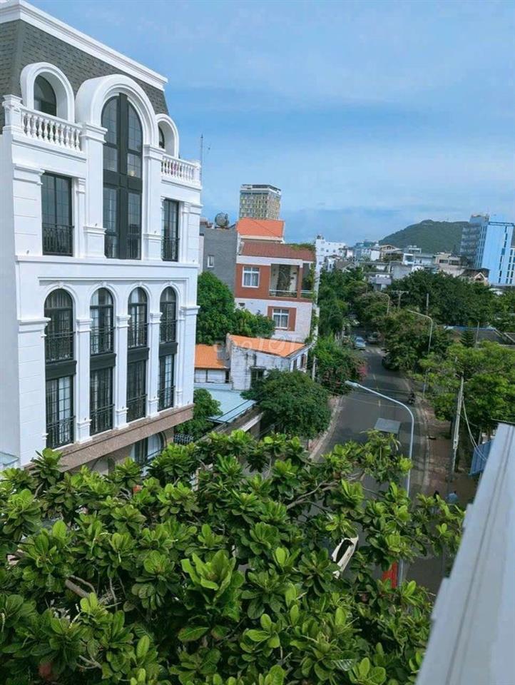 bán nhà 2 mặt tiền