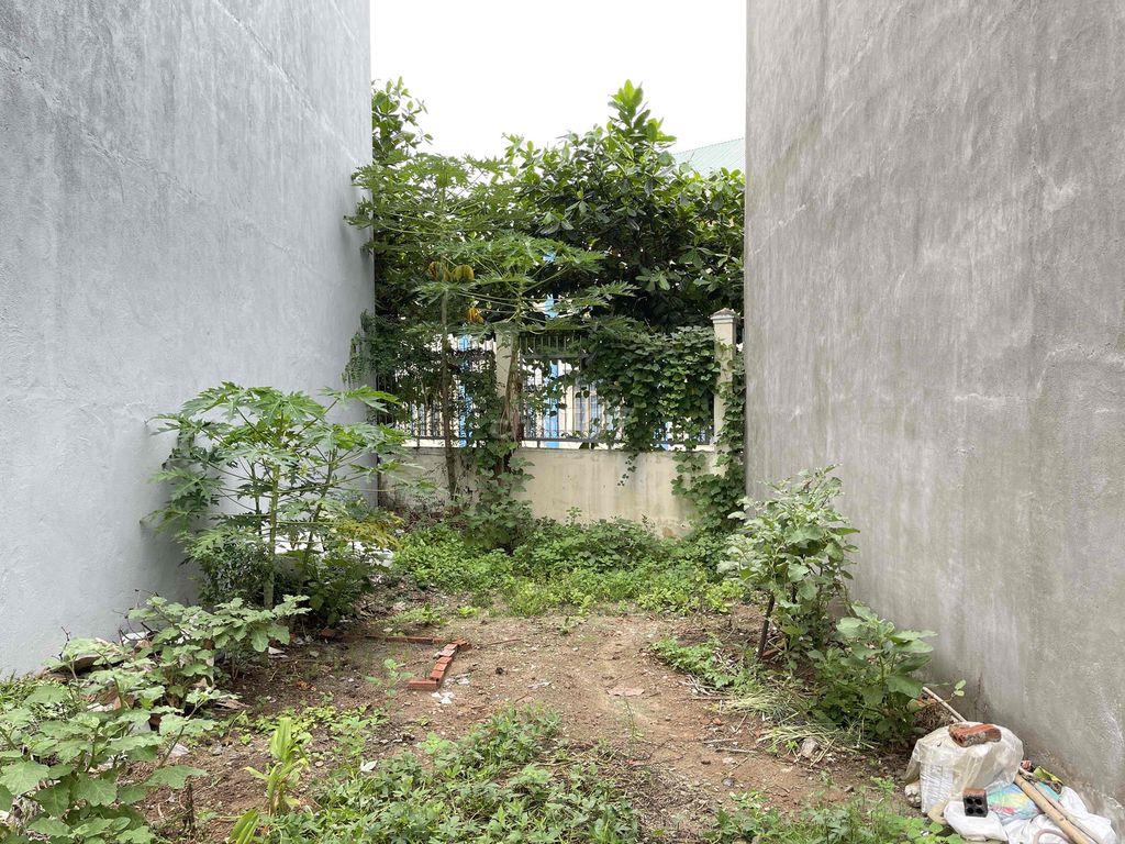 BÁN ĐẤT MẶT TIỀN TRUNG TÂM - NGAY TRƯỜNG HỌC CẤP 2
