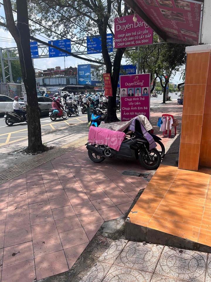 cần bán nhà mặt tiền 30/4