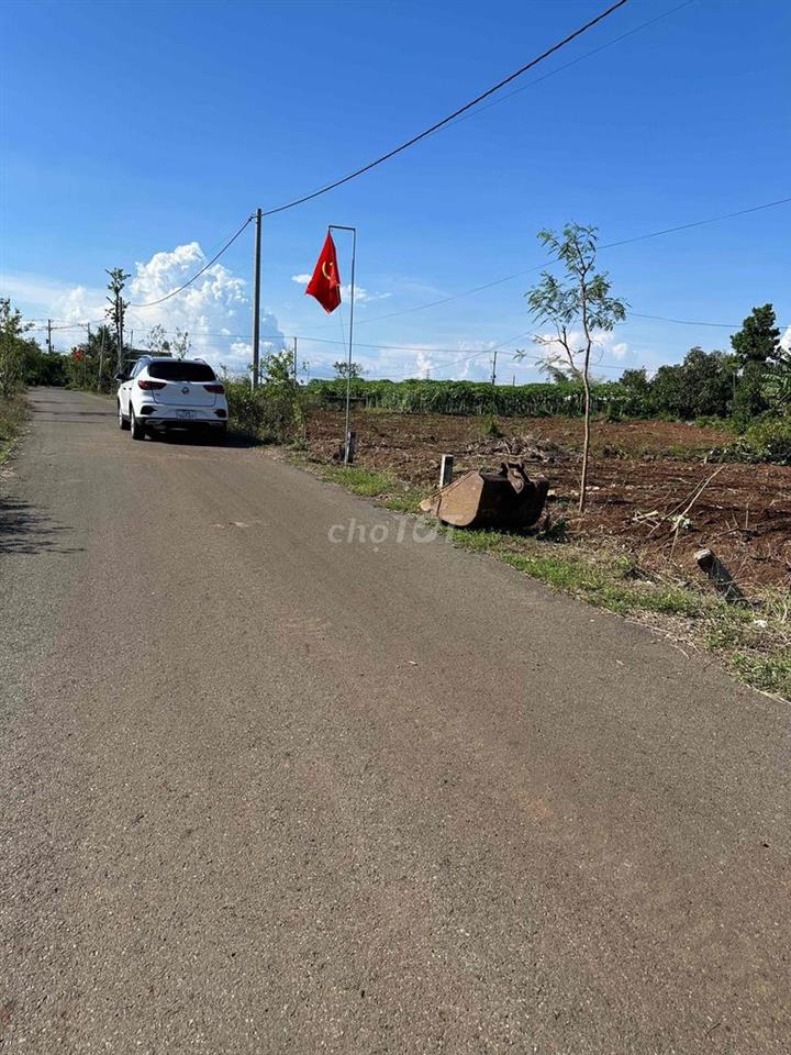 đất đường nhựa