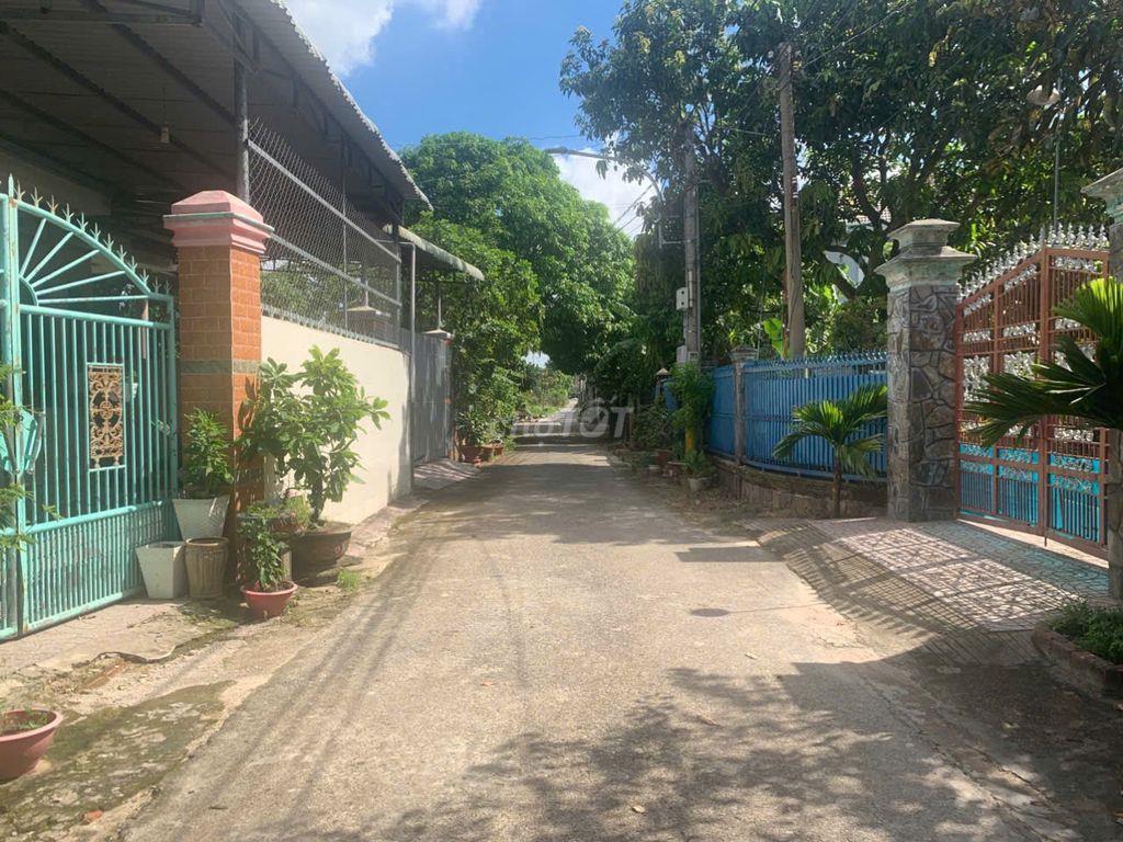 BÁN ĐẤT CÓ NHÀ VÀO Ở NGAY, XE HƠI VÀO TỚI ĐẤT 327M2-100TC GIÁ 3,6 TỶ