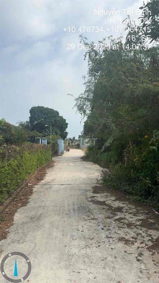 Bán đất hẻm bê tông 4m. Tổng diện tích đất: 652,2m. Có 100m thổ cư.
