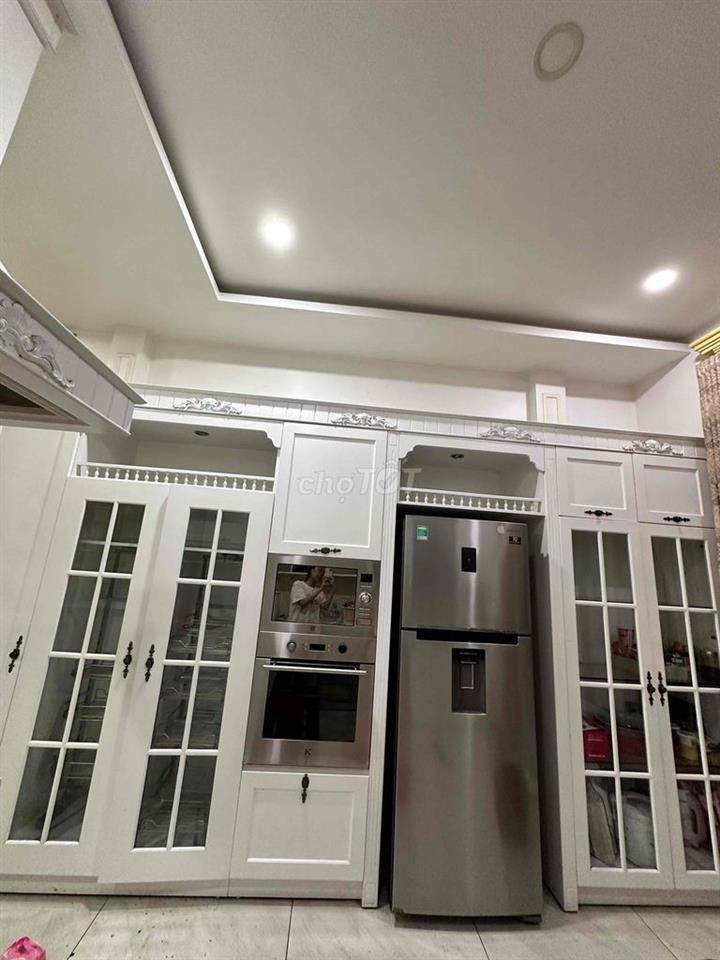 Chính chủ bán nhà MT Tân Sơn Hoà 1 trệt 4 lầu 1 sân thượng