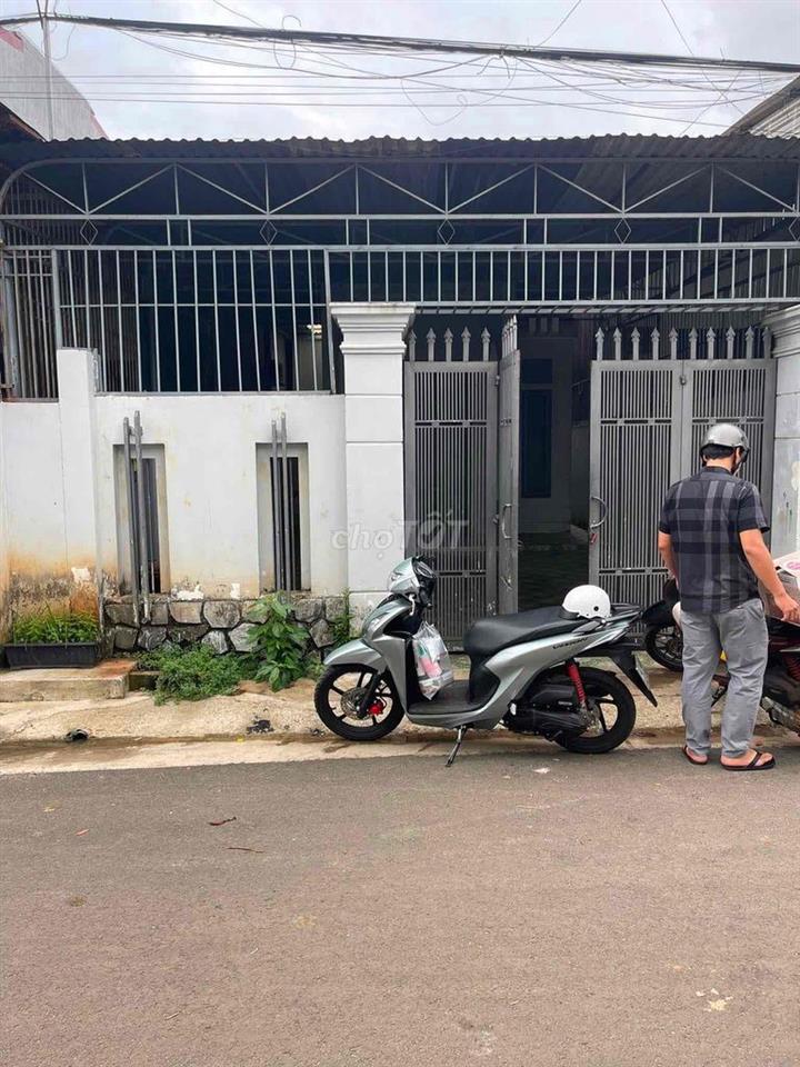 CHO THUÊ NHÀ - MẶT TIỀN ĐƯỜNG A MÍ ĐOAN - SÁT ĐƯỜNG AMA KHÊ