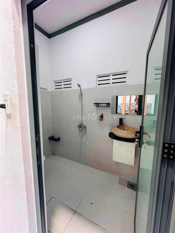 NHÀ NGUYÊN CĂN ĐẦY ĐỦ NỘI THẤT SỐ 49 Y ƠN  - NHÀ SƠN SỬA MỚI 100%