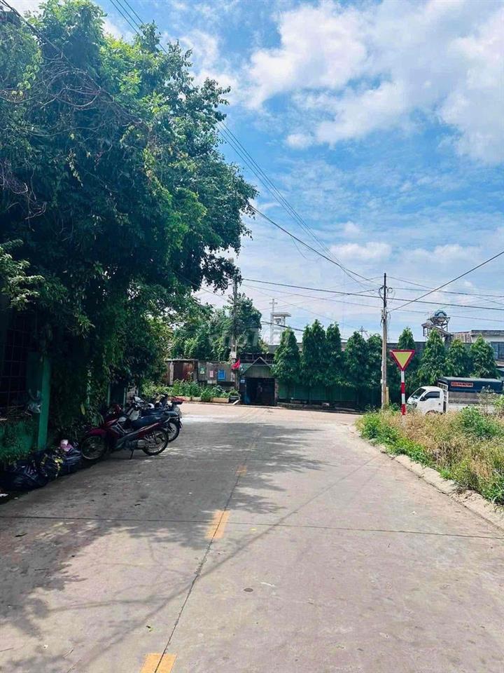 NHÀ NGUYÊN CĂN ĐẦY ĐỦ NỘI THẤT SỐ 49 Y ƠN  - NHÀ SƠN SỬA MỚI 100%