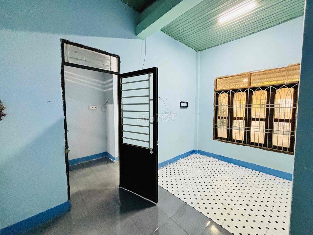 NHÀ MẶT TIỀN LƯƠNG VĂN CAN ( HẺM 126 Y MOAN)