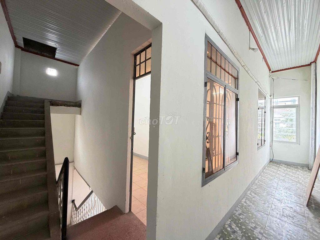 NHÀ MẶT TIỀN LÝ CHÍNH THẮNG