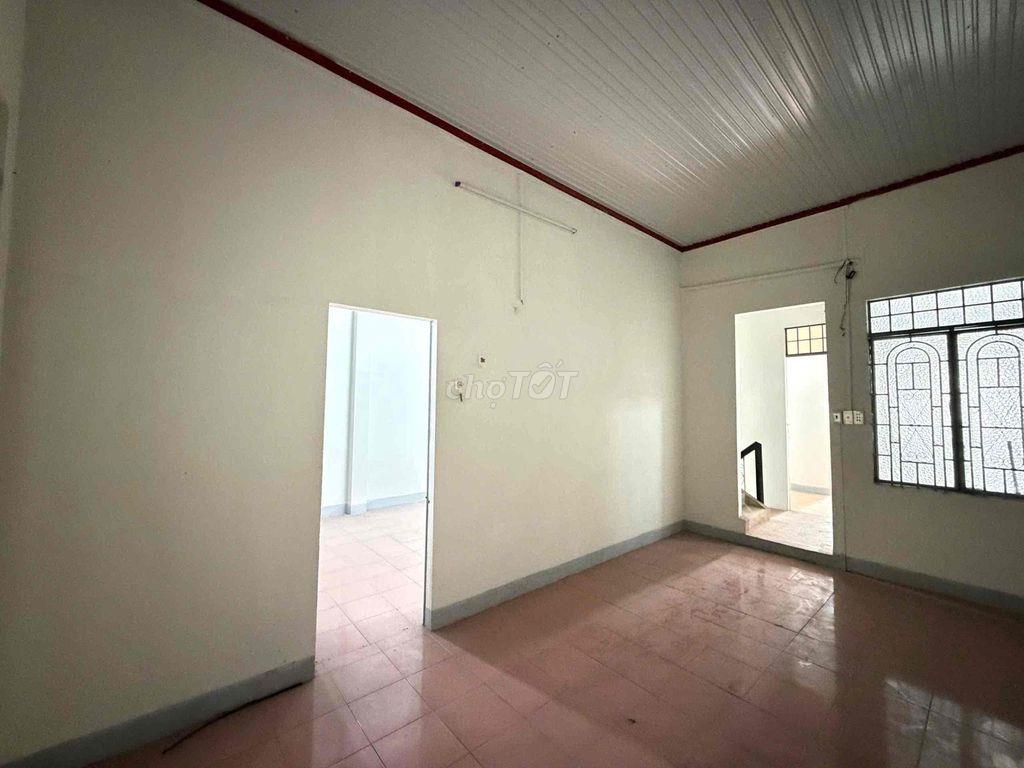 NHÀ MẶT TIỀN LÝ CHÍNH THẮNG
