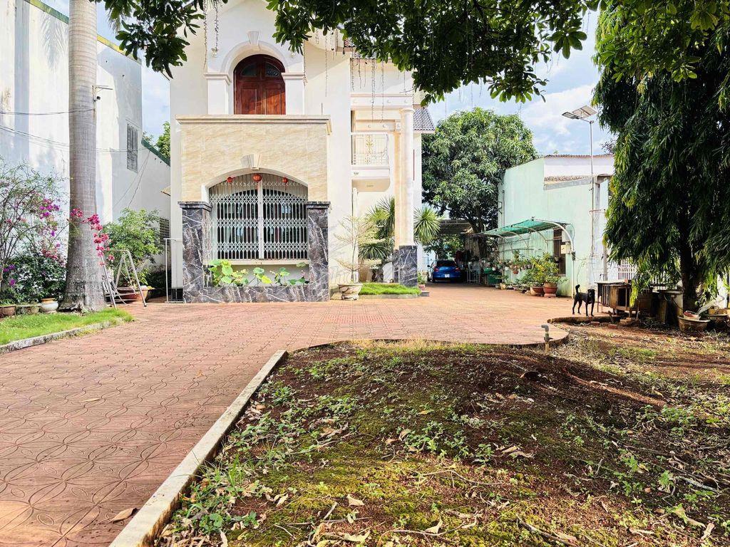 CHO THUÊ BIỆT THỰ SÂN VƯỜN - DIỆN TÍCH 700m² MẶT TIỀN TRUNG TÂM