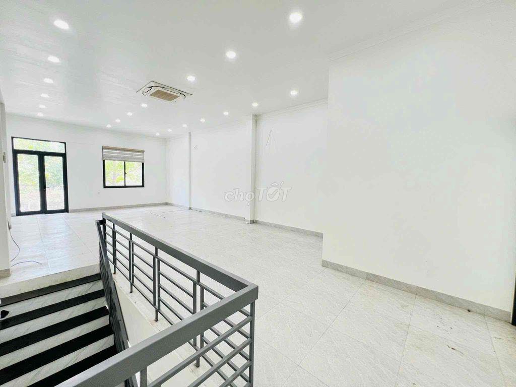 CHO THUÊ NHÀ MẶT TIỀN TÔN ĐỨC THẮNG - NGAY NGÃ 4 VĂN TIẾN DŨNG