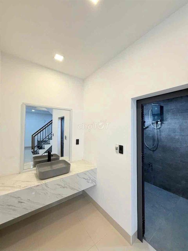 CHO THUÊ NHÀ XÂY MỚI HẺM 473 Y MOAN