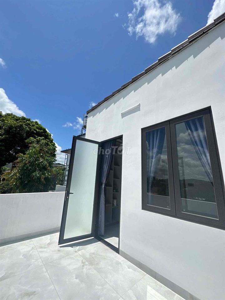 bán nhà villa hồ bơi, có sân vườn, sổ hồng riêng