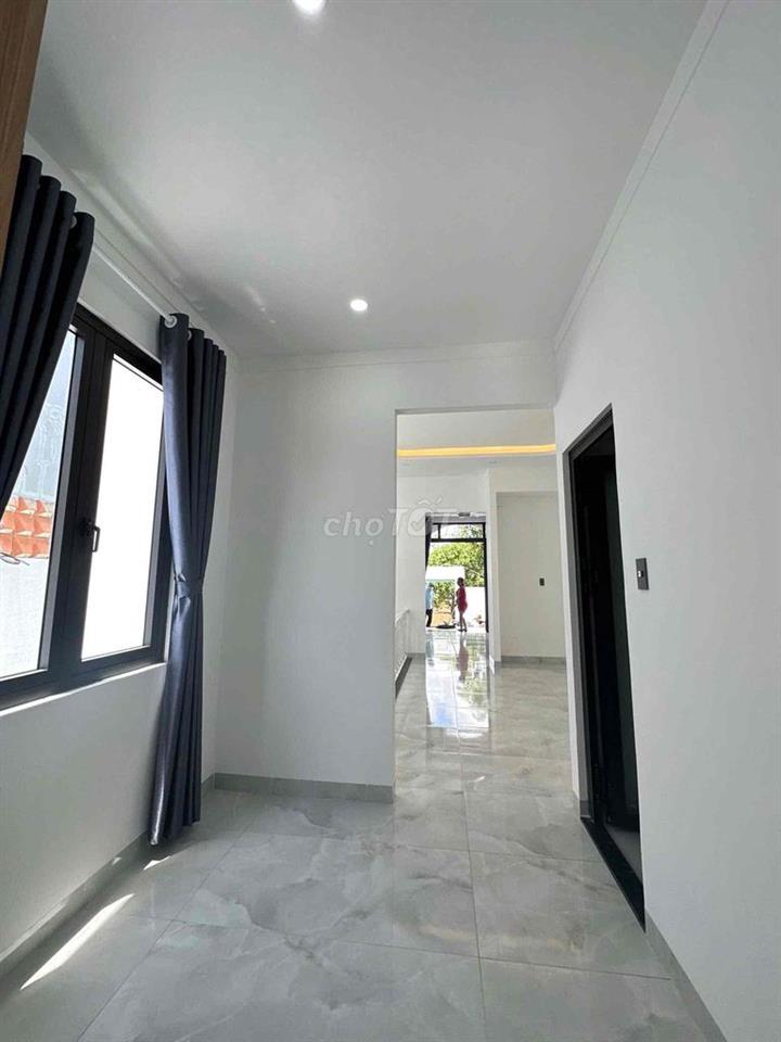 bán nhà villa hồ bơi, có sân vườn, sổ hồng riêng