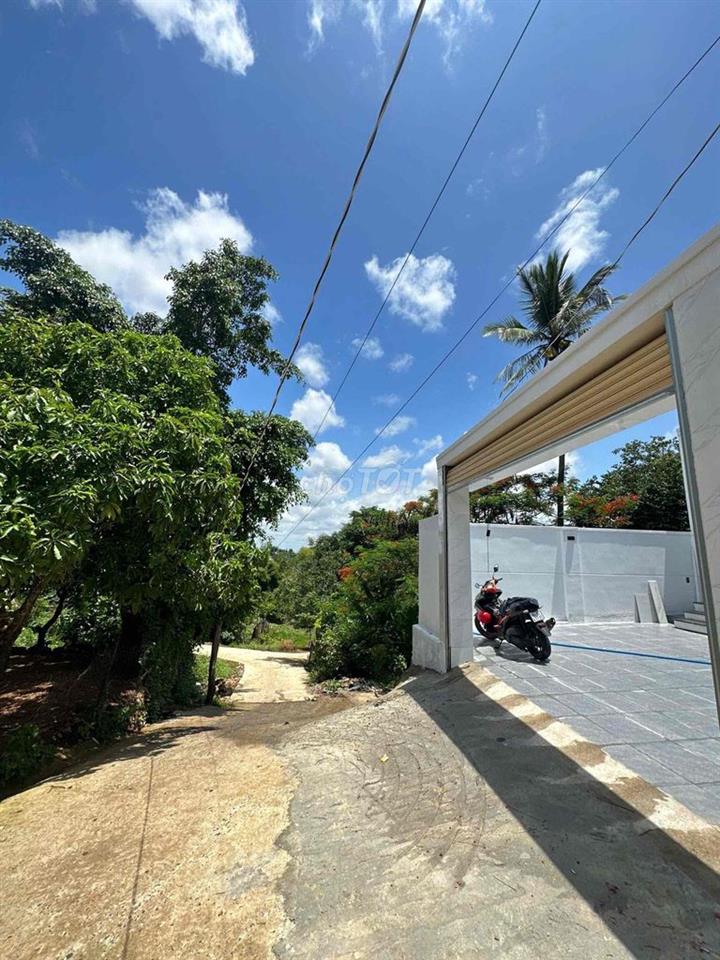 bán nhà villa hồ bơi, có sân vườn, sổ hồng riêng