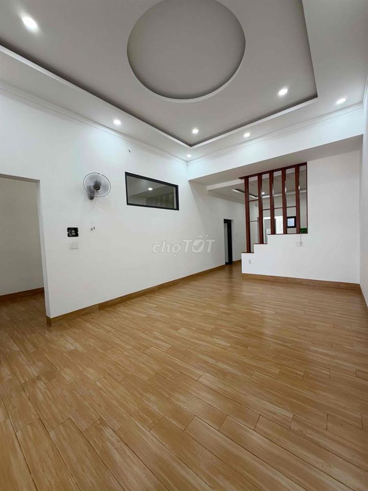 Nhờ ACE môi giới BĐS bánn giúp em - Nhà Chính chủ - Nở hậu