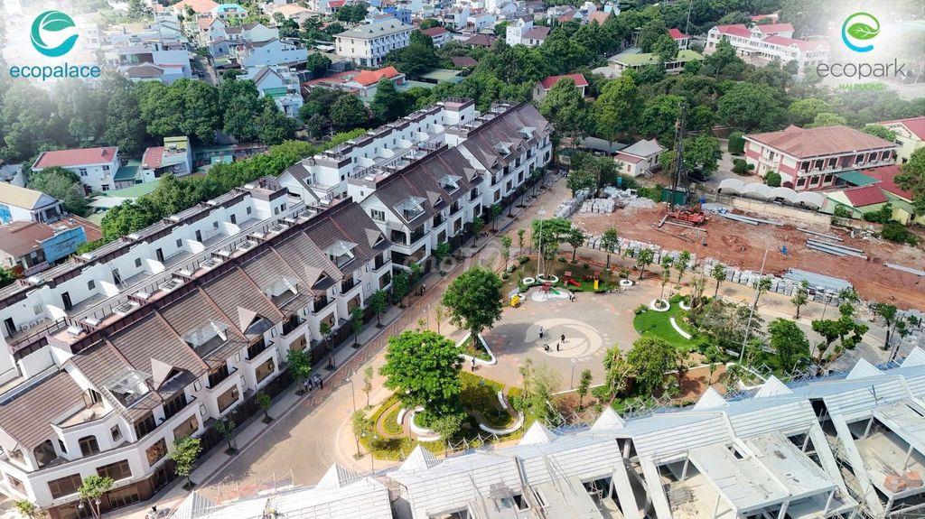 Nhà hai mặt tiền - Xây dựng 5 tầng - Trung tâm phố 