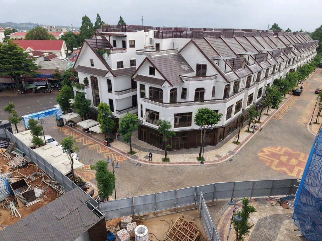 NHÀ PHỐ CÔNG VIÊN NGAY CẠNH BẢO TÀNG DÂN TỘC TỈNH ĐẮK LẮK