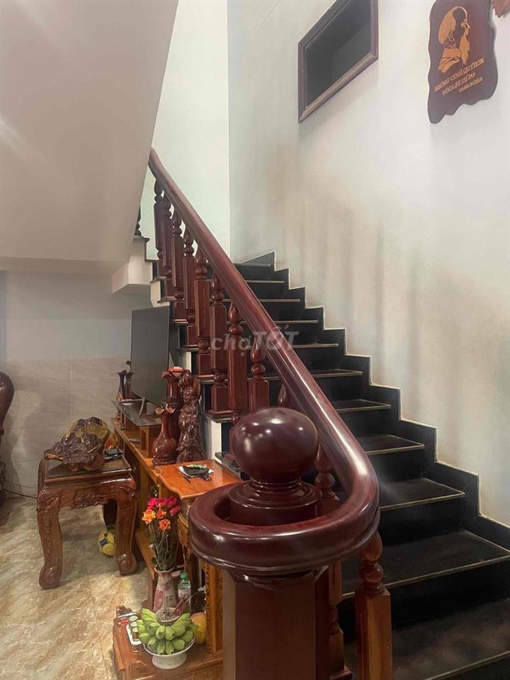 Bán nhà 02 lầu siêu vip đối diện công viên Nguyễn Hữu Thấu