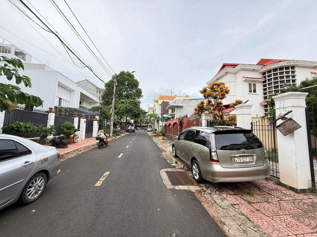 Bán biệt thự trung tâm phố BMT