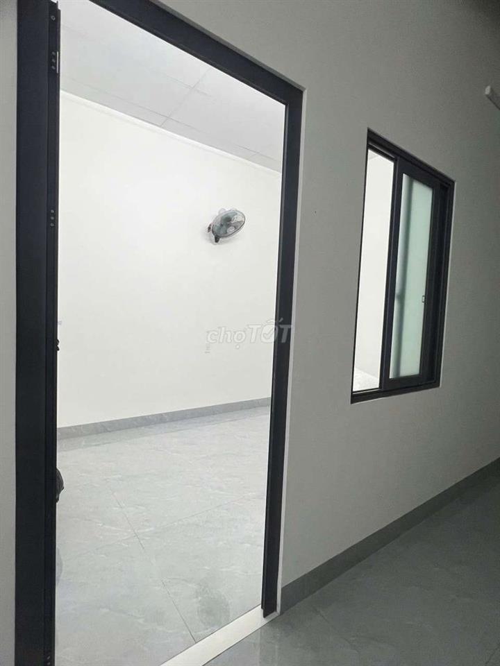 Bán nhà cấp 4 mới đẹp mặt tiền đường Phùng Hưng