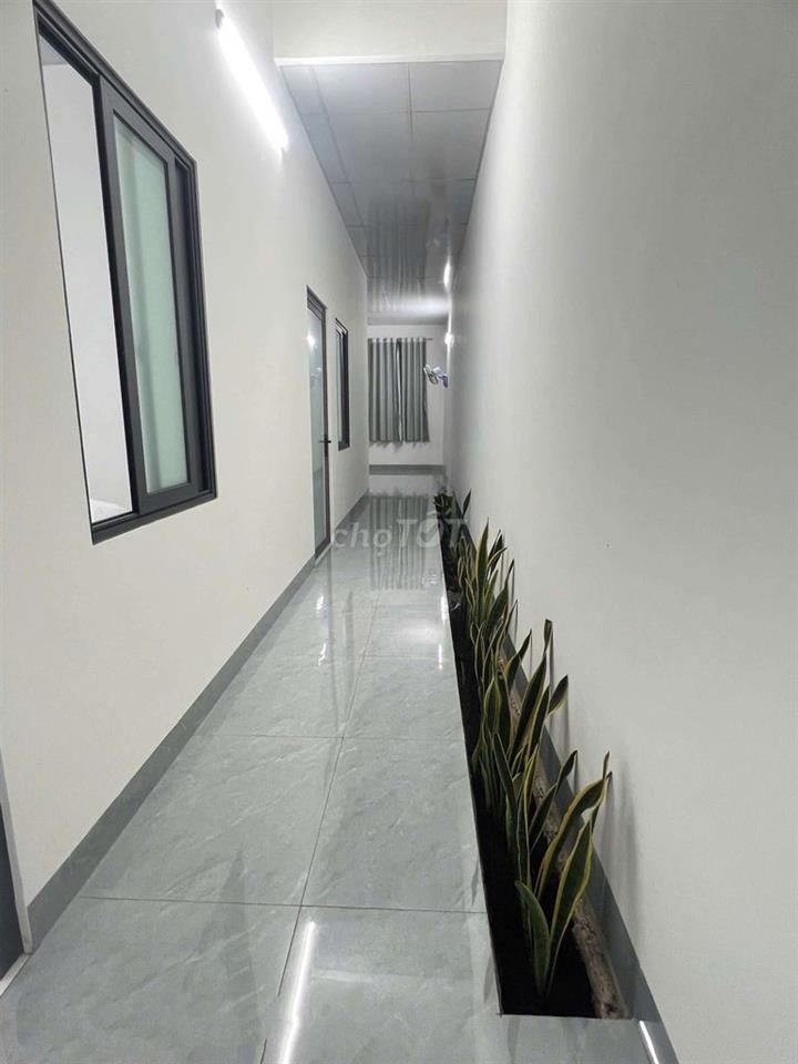 Bán nhà cấp 4 mới đẹp mặt tiền đường Phùng Hưng