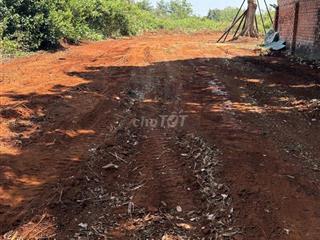 một nhà cấp 4 gần trường hoàng việt và cho mượn 3 xào đất tốt