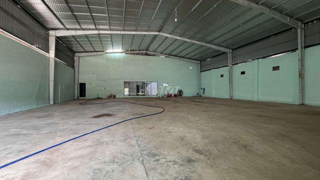 bán kho 650m2 mặt tiền 14-26